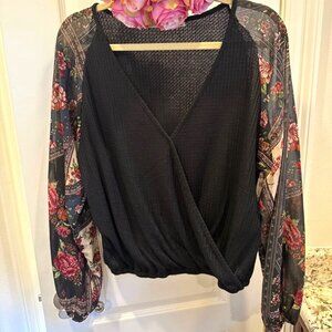Liberty Love XL Woman's Black Floral Long Sleeve Top